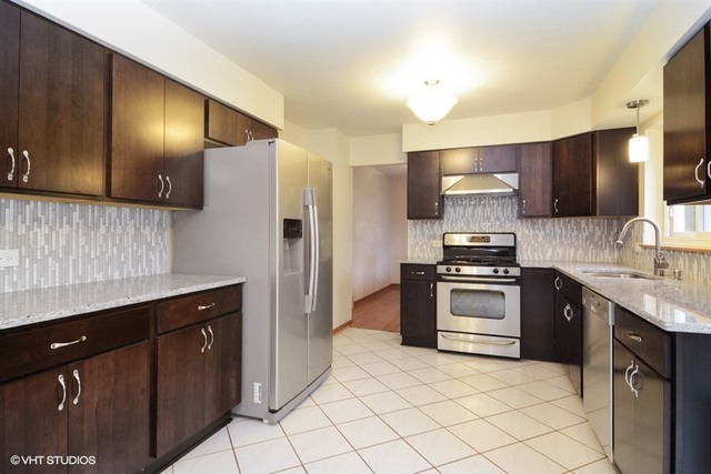 1902 E Maya Ln, Mount Prospect, IL 60056 photo 3