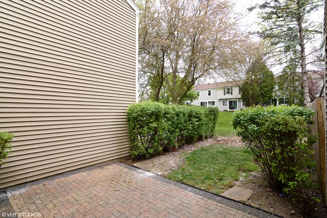 2078 Danbury Pl, Hoffman Estates, IL 60169 photo 9