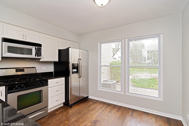 2078 Danbury Pl, Hoffman Estates, IL 60169 photo 4