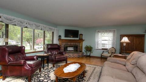 8 Sunset Ln, Algonquin, IL 60102 photo 3