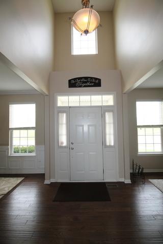 575 Waterford Rd, Elgin, IL 60124 photo 2