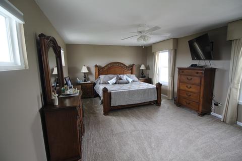 575 Waterford Rd, Elgin, IL 60124 photo 14