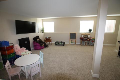 575 Waterford Rd, Elgin, IL 60124 photo 22