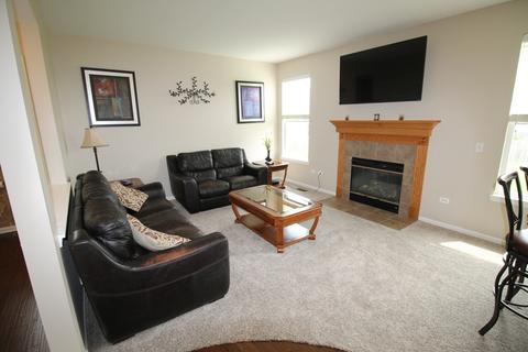 575 Waterford Rd, Elgin, IL 60124 photo 8