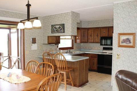 16151 Ridgewood Dr, Morrison, IL 61270 photo 4