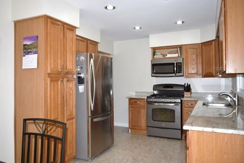 876 Adeline Dr, Elgin, IL 60123 photo 3