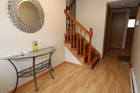 930 Blaze Trl, Wheeling, IL 60090 photo 2