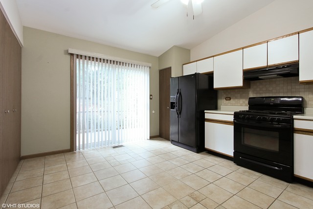 1159 Concord Dr, Elgin, IL 60120 photo 4
