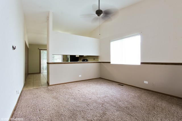 1159 Concord Dr, Elgin, IL 60120 photo 5