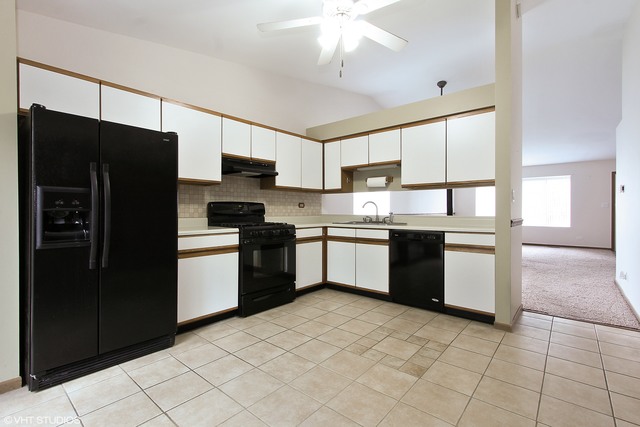 1159 Concord Dr, Elgin, IL 60120 photo 3