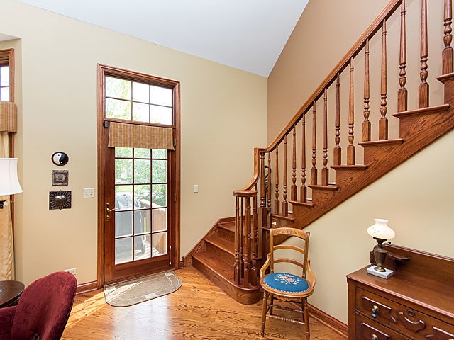142 E Knighton Pl, Elmhurst, IL 60126 photo 8