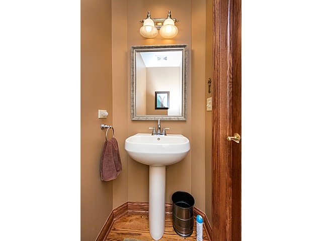 142 E Knighton Pl, Elmhurst, IL 60126 photo 21