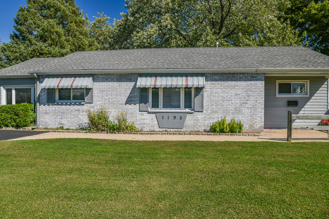 1195 Ash Rd, Hoffman Estates, IL 60169 photo 1