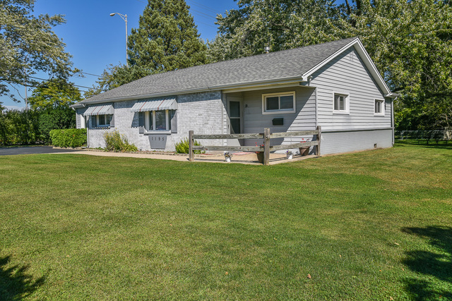 1195 Ash Rd, Hoffman Estates, IL 60169 photo 2