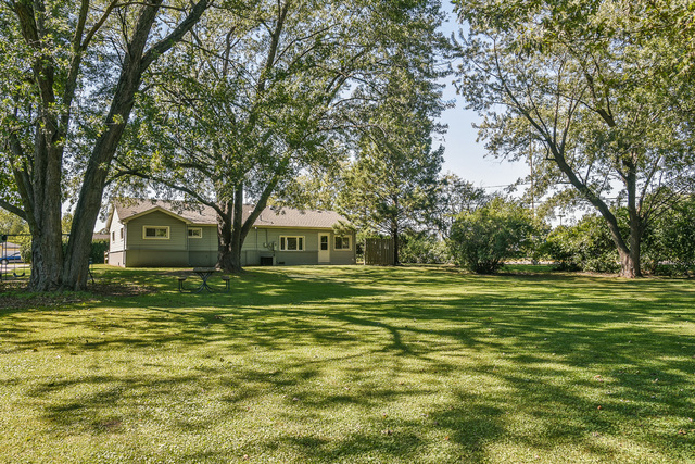 1195 Ash Rd, Hoffman Estates, IL 60169 photo 3