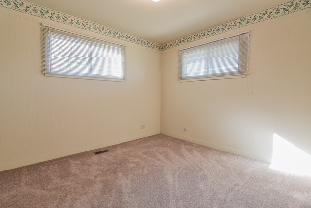 1195 Ash Rd, Hoffman Estates, IL 60169 photo 16