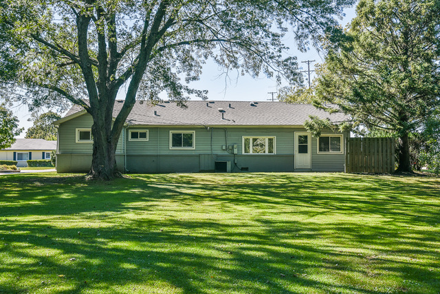 1195 Ash Rd, Hoffman Estates, IL 60169 photo 18