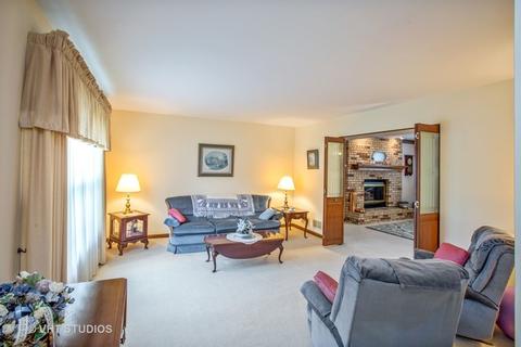 1295 Karyn Ct, Sleepy Hollow, IL 60118 photo 2