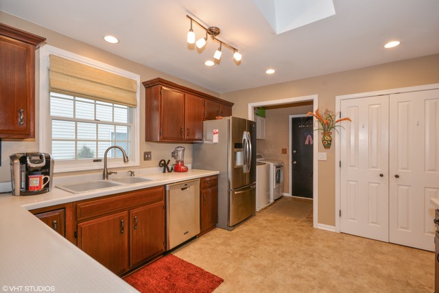 2095 Royal Blvd, Elgin, IL 60123 photo 3