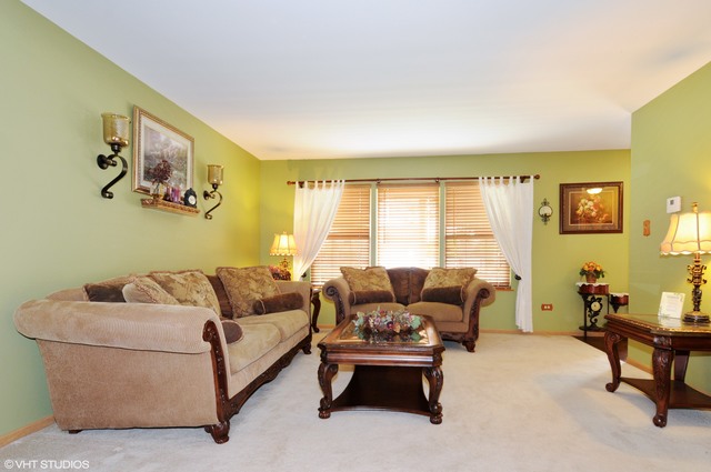 1302 Brookfield Dr, Plainfield, IL 60586 photo 2