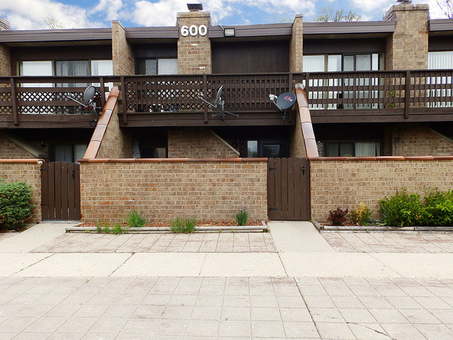 603 Kenneth Cir, Elgin, IL 60120 photo 3