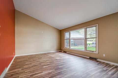 660 Whitlock Ct, Aurora, IL 60506 photo 9