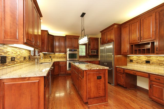 5808 Whiting Dr, Mchenry, IL 60050 photo 8