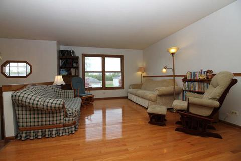 1505 10th St, Harvard, IL 60033 photo 2