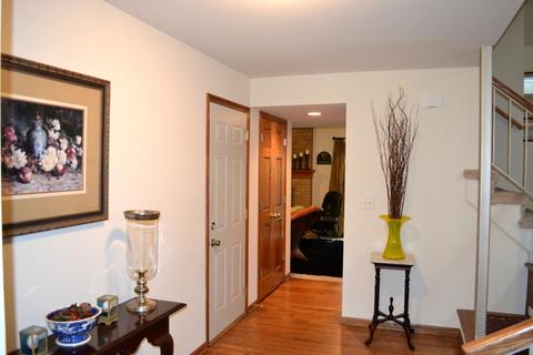 601 E Bauer Rd, Naperville, IL 60563 photo 4