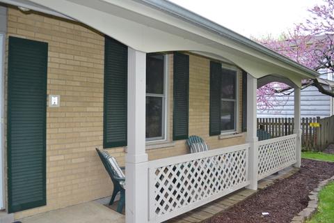601 E Bauer Rd, Naperville, IL 60563 photo 3