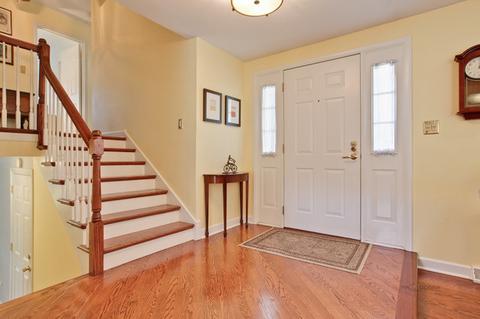 1817 E Cree Ln, Mount Prospect, IL 60056 photo 2