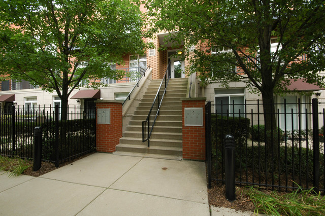 1033 E 46th St #403, Chicago, IL 60653 photo 2