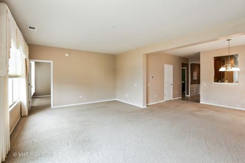 2876 Edgewater Dr, Elgin, IL 60124 photo 5