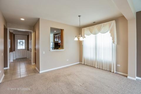 2876 Edgewater Dr, Elgin, IL 60124 photo 4