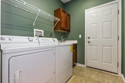 2876 Edgewater Dr, Elgin, IL 60124 photo 10