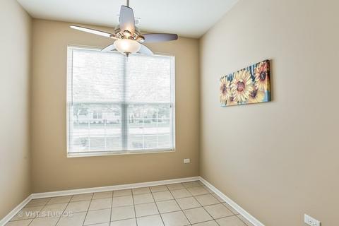 2876 Edgewater Dr, Elgin, IL 60124 photo 3
