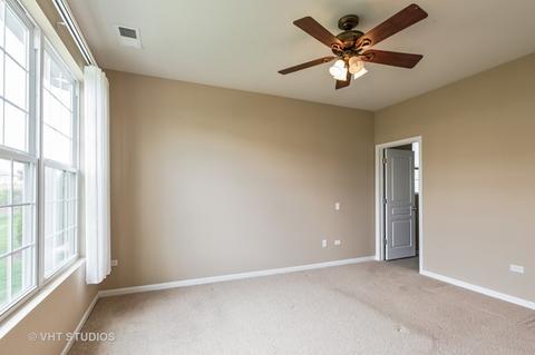 2876 Edgewater Dr, Elgin, IL 60124 photo 6