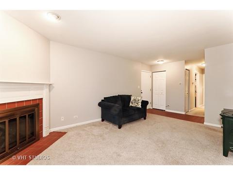 1901 Gresham Cir #B, Wheaton, IL 60189 photo 4