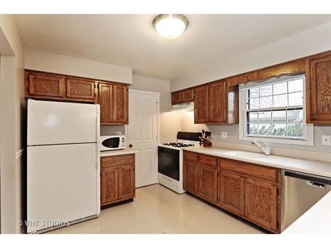 1901 Gresham Cir #B, Wheaton, IL 60189 photo 6