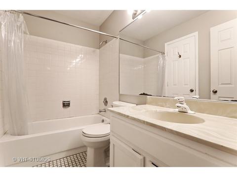 1901 Gresham Cir #B, Wheaton, IL 60189 photo 9