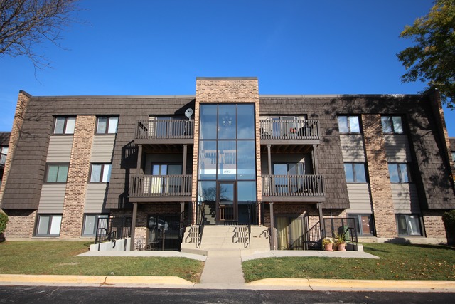 1482 Stonebridge Cir #C8, Wheaton, IL 60189 photo 1
