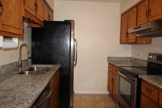 1482 Stonebridge Cir #C8, Wheaton, IL 60189 photo 3