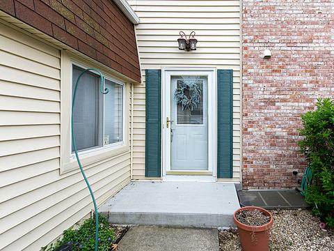 531 Walker Dr, Bolingbrook, IL 60440 photo 2