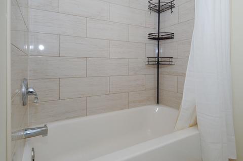2815 Falling Waters Dr, Lindenhurst, IL 60046 photo 12