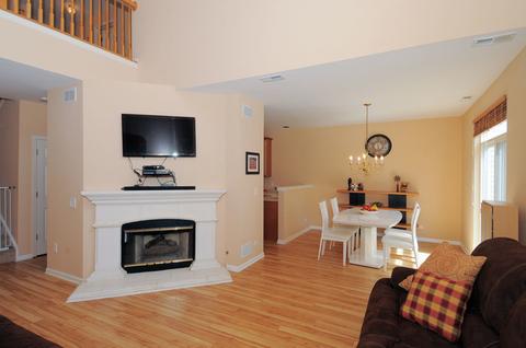 2815 Falling Waters Dr, Lindenhurst, IL 60046 photo 3