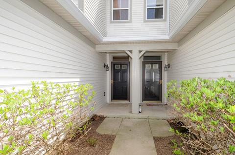 2815 Falling Waters Dr, Lindenhurst, IL 60046 photo 2