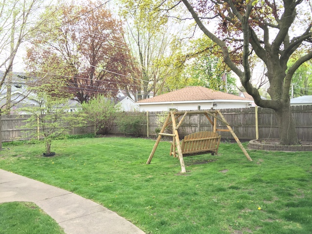 827 S 3rd Ave, Des Plaines, IL 60016 photo 2