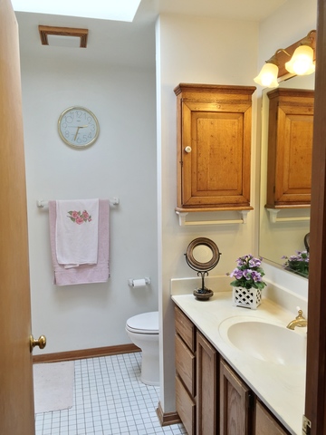 827 S 3rd Ave, Des Plaines, IL 60016 photo 18