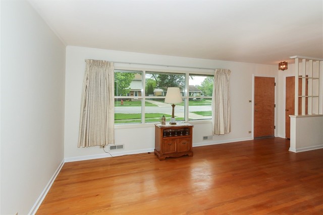 26 N Westgate Rd, Des Plaines, IL 60016 photo 4