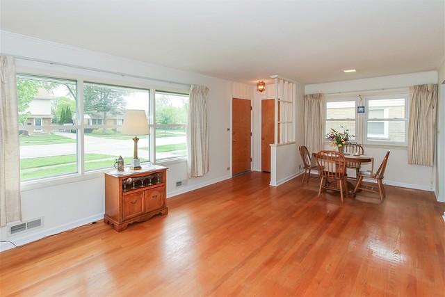 26 N Westgate Rd, Des Plaines, IL 60016 photo 6